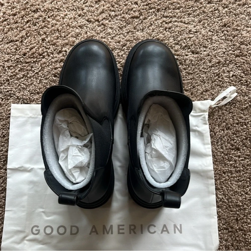 NWT Good American Chelsea Boot Size 10